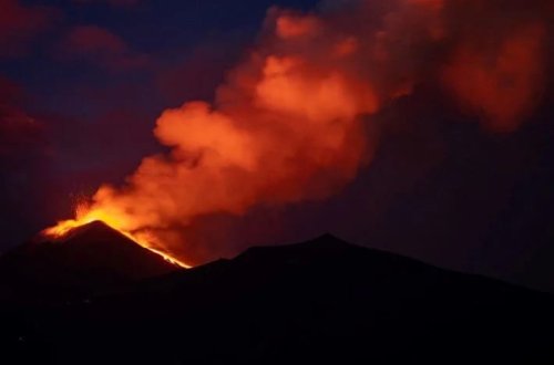 Vulkanlar bir-birinin ardınca püskürür: Əvvəlcə Kanlaon, sonra Etna