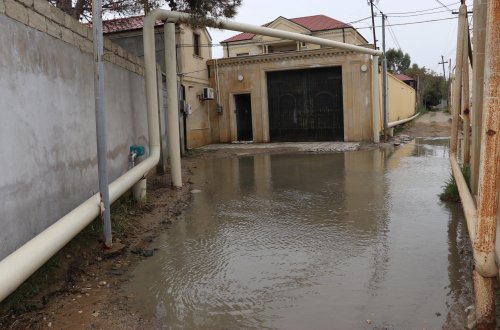 Xəzər rayonu, Mərdəkan qəsəbə sakinləri ölkə başçısına müraciət etdilər: “EVLƏRİMİZİN SUYUN ALTINDA QALIB” - FOTOLAR