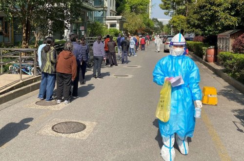 COVID-19-un yeni dalğası Asiyada yayılır