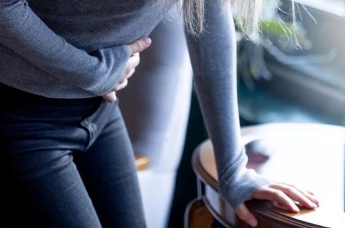 Mütəxəssis həkim izah etdi: Bağırsaq xərçənginin az bilinən ən erkən simptomu