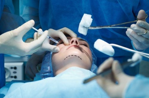 Fəaliyyətinə icazə verilən 42 plastik cərrah Topçubaşov Adına Elmi Cərrahiyyə Mərkəzində işləyəcək