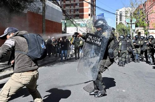 Boliviya polisi keçmiş prezidentin tərəfdarlarına gözyaşardıcı qaz tətbiq edib