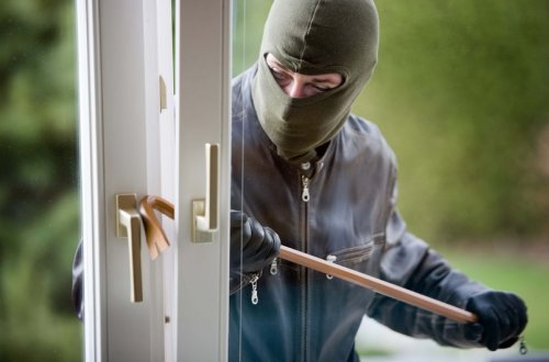 Bakıda mağazadan 20 min manat oğurlamaqda şübhəli bilinən şəxs saxlanılıb