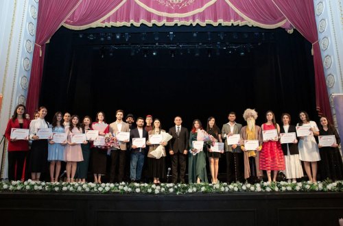 ASAN könüllüləri “Sevil” tamaşasını səhnələşdiriblər