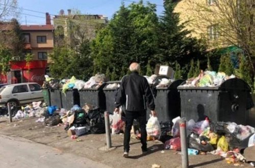 Kosovoda tətil: Küçələr zibillə doludur 