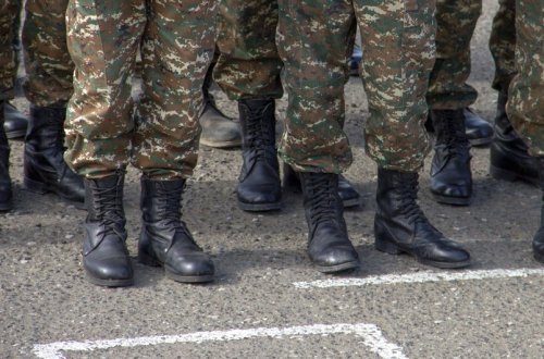Ermənistanda çağırış yaşında olanlara hərbi xidmətdən azad olmaq imkanı verən qanun qəbul olunub