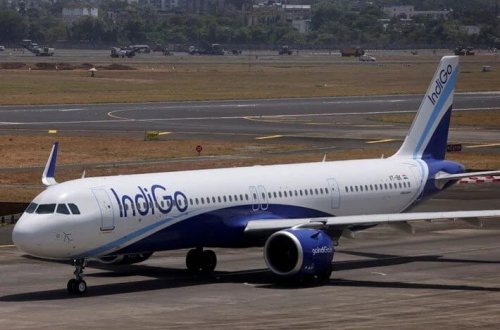 Havada çaxnaşma: Təyyarə doluya düşdü