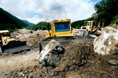 Çində torpaq sürüşməsi nəticəsində 19 nəfər dağıntılar altında qalıb