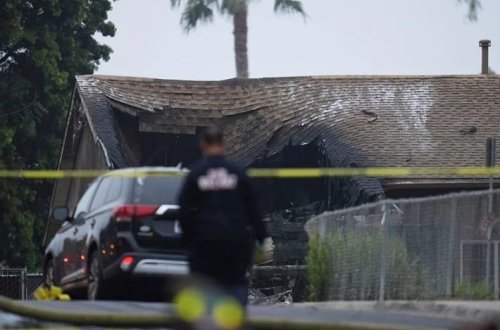 ABŞ-da kiçik təyyarə yaşayış məntəqəsinə çırpılıb