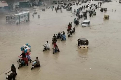 Pakistanda güclü qasırğa: 10 nəfər ölüb