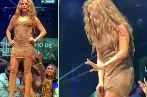 Şakira səhnədə biabır oldu - VİDEO