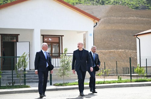 İlham Əliyev Laçın rayonunun Bəylik kəndinin açılışında iştirak edib