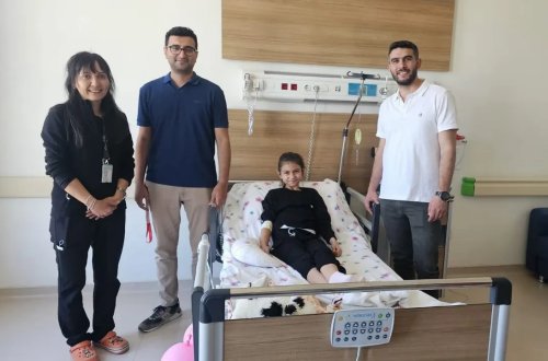 Ürəyi bulanırdı, 9 yaşlı qızın mədəsindən görün nə çıxdı - FOTO