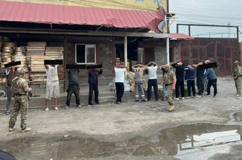 Qırğızıstanda kükürd turşusunun satışı ilə məşğul olan cinayətkar dəstə üzvləri saxlanılıb