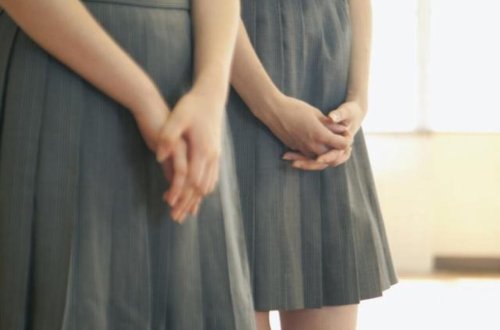 Qızı döyüb üzr videosunu çəkdilər - VİDEO - FOTO