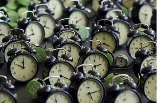 Səhər saatlarında zəngli saatı ertələmək demensiya riskini artıra bilər