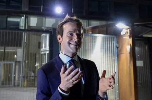 Oğurlanmış Makron qayıtdı: Bunu müvəqqəti aldığımızı dedik