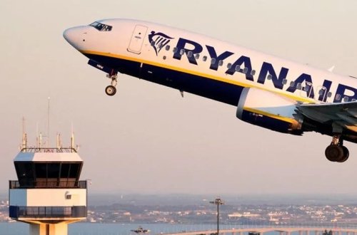 Almaniyada təyyarə təcili eniş edib: 9 nəfər yaralanıb