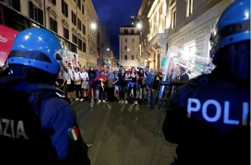İtaliyada yeni təhlükəsizlik fərmanı: Polisə hücum edənlərin cəzaları artır
