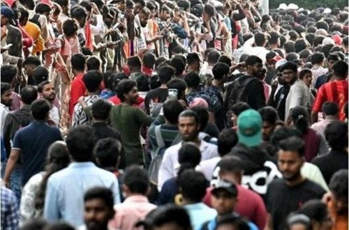 Kriket çempionatından sonra izdiham: Ölənlər və yaralananlar var