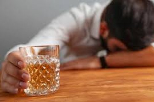 56 yaşlı kişi evində sevgilisi ilə yeyib-içdi, ona xəsarət yetirdi - TƏFƏRRÜAT