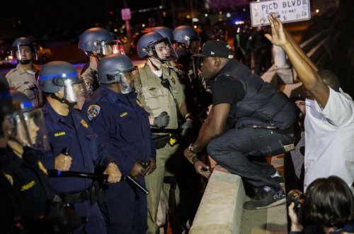 Həftəsonu Los-Ancelesdə 56 etirazçı saxlanılıb