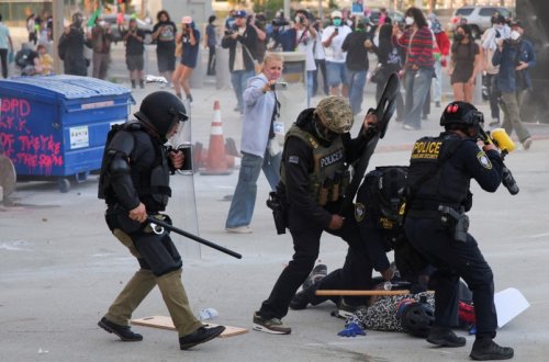 Həftəsonu Los-Ancelesdə 56 etirazçı saxlanılıb