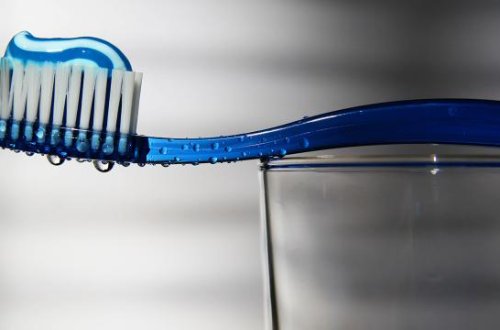 Övladlarının dişlərini fırçalamadıqları üçün valideynlər həbs cəzasına məhkum edilib