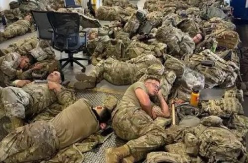 Kaliforniya qubernatoru Newsom: Əsgərlərinizi bura yanacaq, yemək və su olmadan göndərdiniz