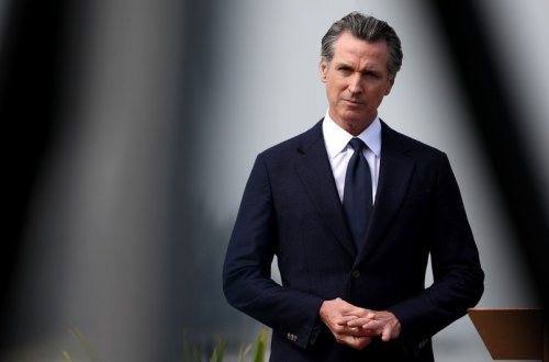 Kaliforniya qubernatoru amerikalıları Trampa qarşı durmağa çağırıb