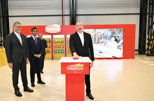 İlham Əliyev Bakıda müxtəlif növ və çeşiddə qəlyanaltı məhsullarının istehsalı zavodunun açılışında iştirak edib