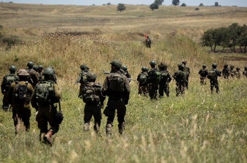 İsrail ehtiyatda olan on minlərlə hərbçini xidmətə çağırır