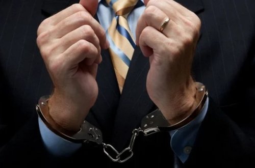 Həkim sevgilisini videoları ilə şantaj edənə hökm oxundu - Deputatlığa namizəd olubmuş