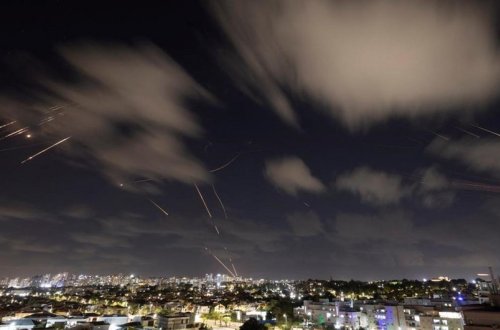 İRNA: İran İsrailə yeni raket hücumuna başlayıb