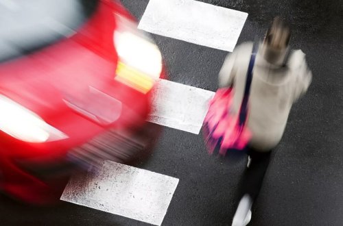 Sumqayıtda avtomobil iki qadın piyadanı vurub, biri ölüb - VİDEO