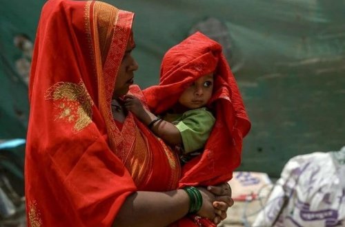 Hindistanda doğum səviyyəsi aşağı düşdüyü üçün məktəblər bağlanır
