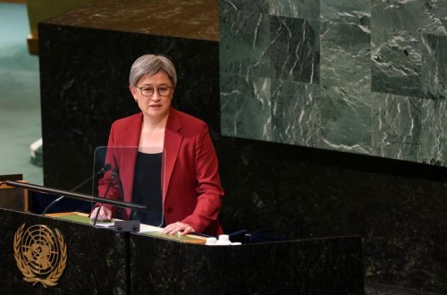 Daha bir ölkə səfirliyini İrandan Azərbaycana köçürür