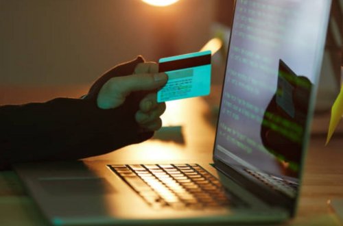 Ötən gün bank kartlarından 10 min manatdan çox pul oğurlanıb