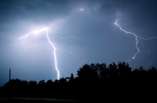 Sabah bəzi dağlıq ərazilərdə yağış yağacaq, şimşək çaxacaq