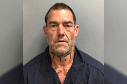 İvrit döymələri olan sionist keşişi çarmıxa çəkərək öldürdü