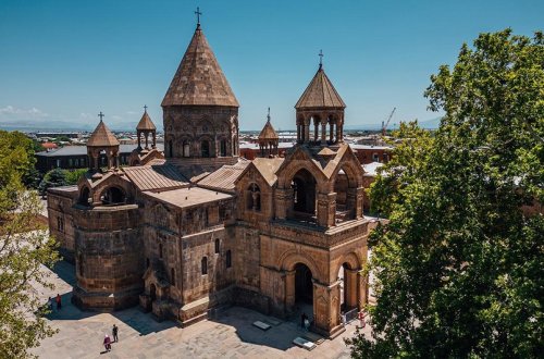Ermənistanda arxiyepiskop Mikael Acapaxyanın həbsinə maneə törədilməsi ilə bağlı cinayət işi açılıb - YENİLƏNİB