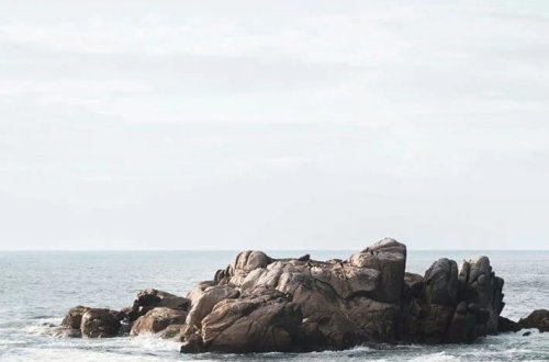 41 yaşlı turist qayalardan yıxılaraq ölüb