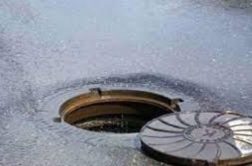 Bakıda kişi “lyuk”a düşdü - Anbaan VİDEO