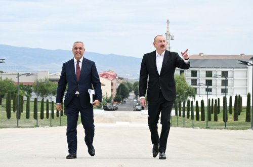 İlham Əliyev Xankəndidə Zəfər parkında görülən tikinti işləri ilə tanış olub