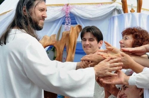 Özünü Məsih təriqətinin lideri elan etdi, 12 il həbs cəzasına məhkum edildi