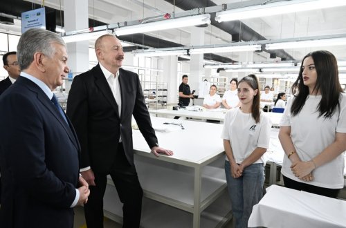 Azərbaycan və Özbəkistan prezidentləri Xankəndidəki tikiş fabrikinin fəaliyyəti ilə tanış olublar