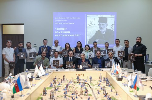 Jurnalistlər Balaxanı nefti ilə rəsm çəkdilər