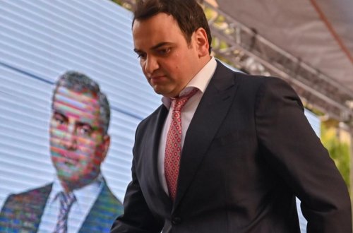 Samvel Karapetyanın qardaşı oğlu evində axtarışlardan sonra polisə bölməsinə aparılıb