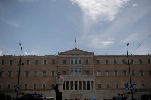 Yunanıstan parlamentinə şübhəli zərf göndərildi