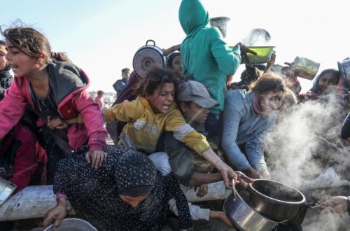 BMT: Qəzzada 50 min hamilə və süd verən qadın günlərdir yemək yemir